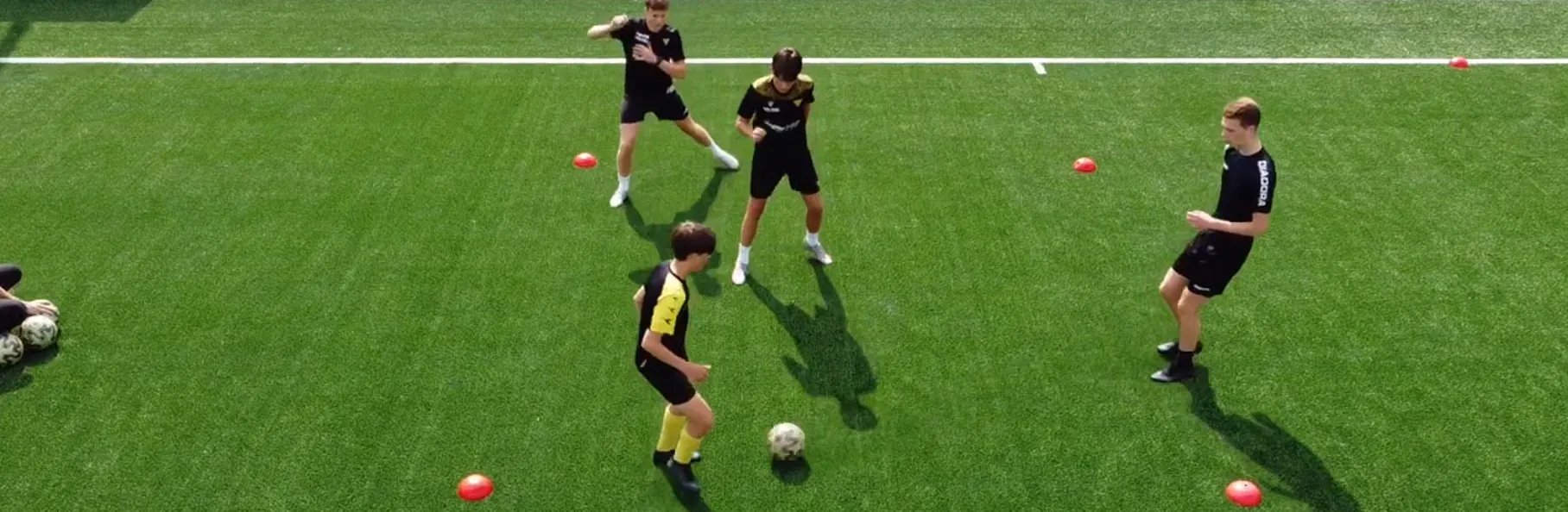 Fotballtrening på kunstgress